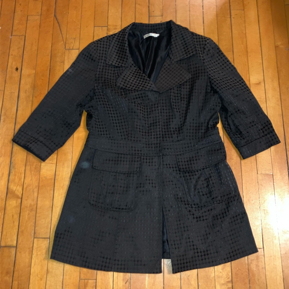 Polkadotted cropped sleeve blazer type jacket